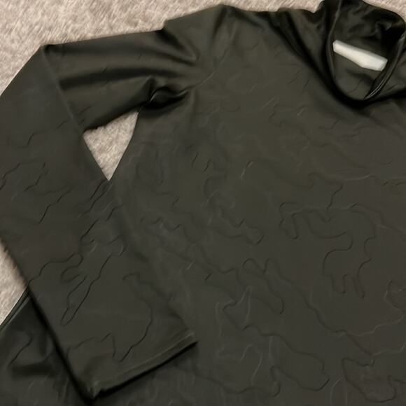 NWT Under Armour Cold Weather
Green Funnel Neck Top Women's
Small (1375832-310) - Picture 12 of 16